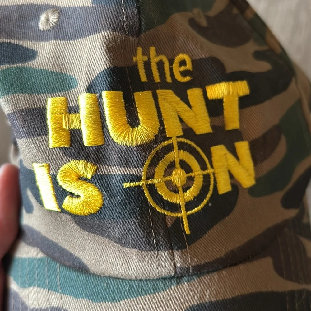 Camouflage 'The Hunt Is On' Cap